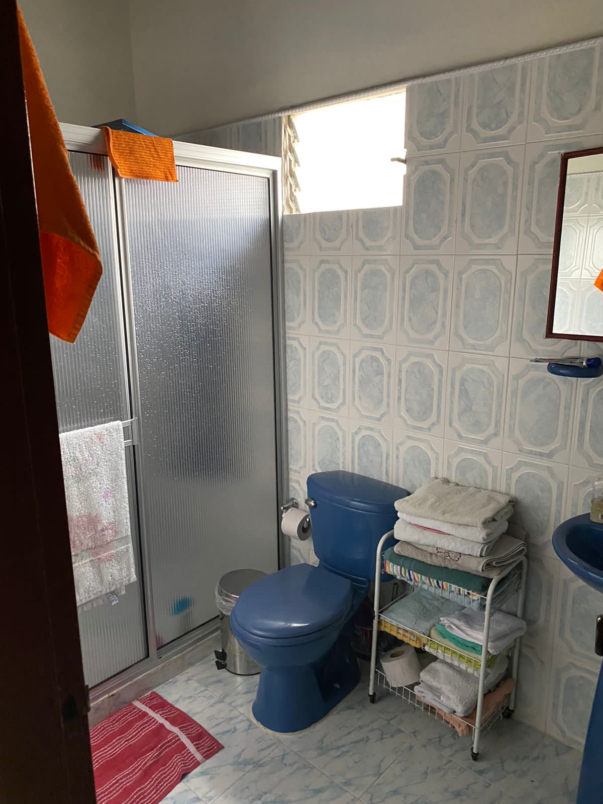 Se vende Casa Bifamiliar en los Colores Medellin