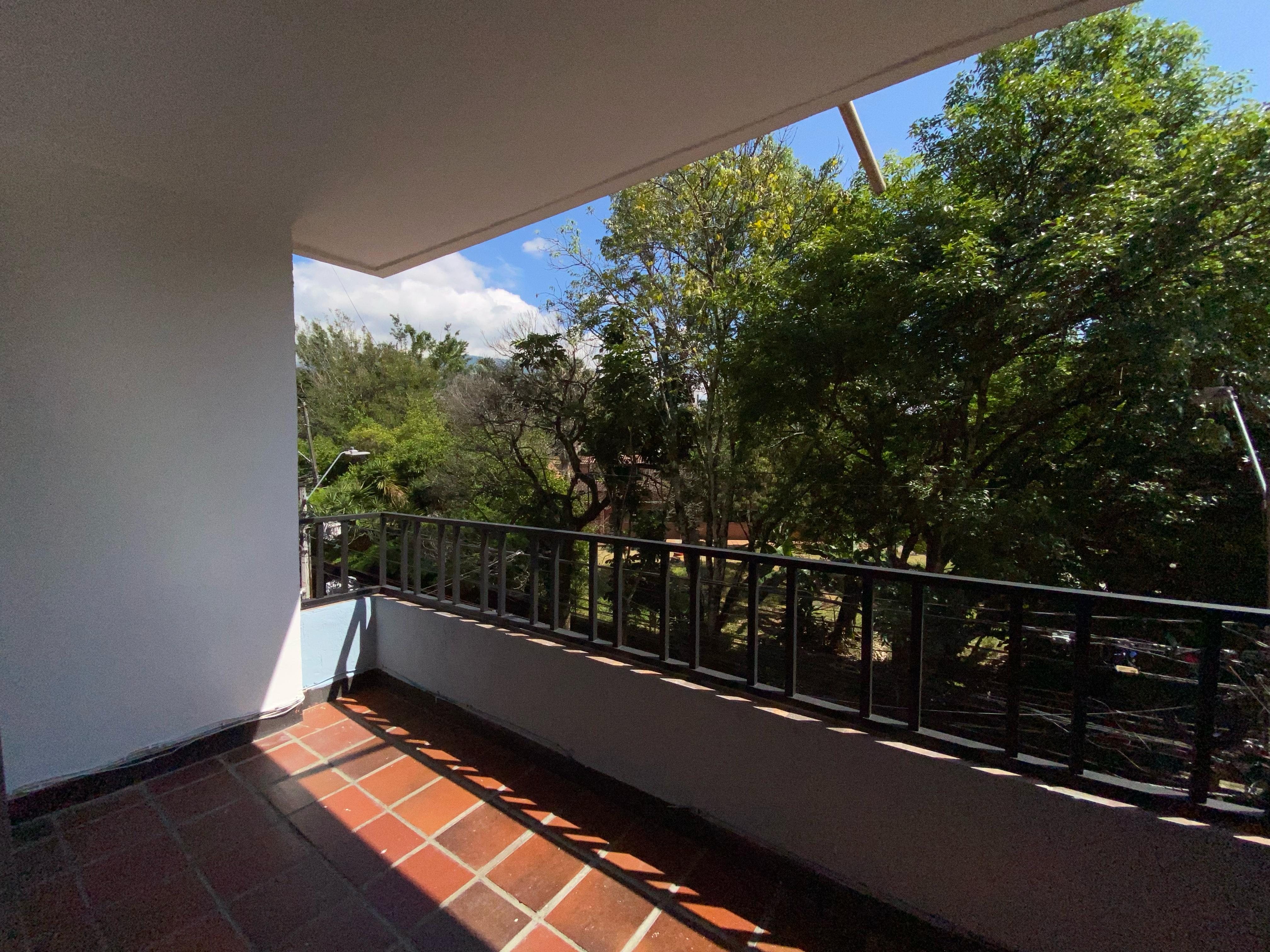 Se Arrienda Apartamento En La Floresta, Medellín