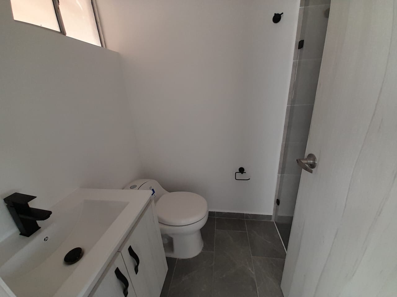 Se Vende Casa Espectacular en Girardota, Unidad Llano Azul.