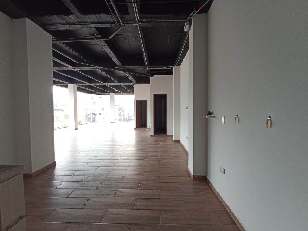 Se Arrienda Local Comercial Para Estrenar En Copacabana.