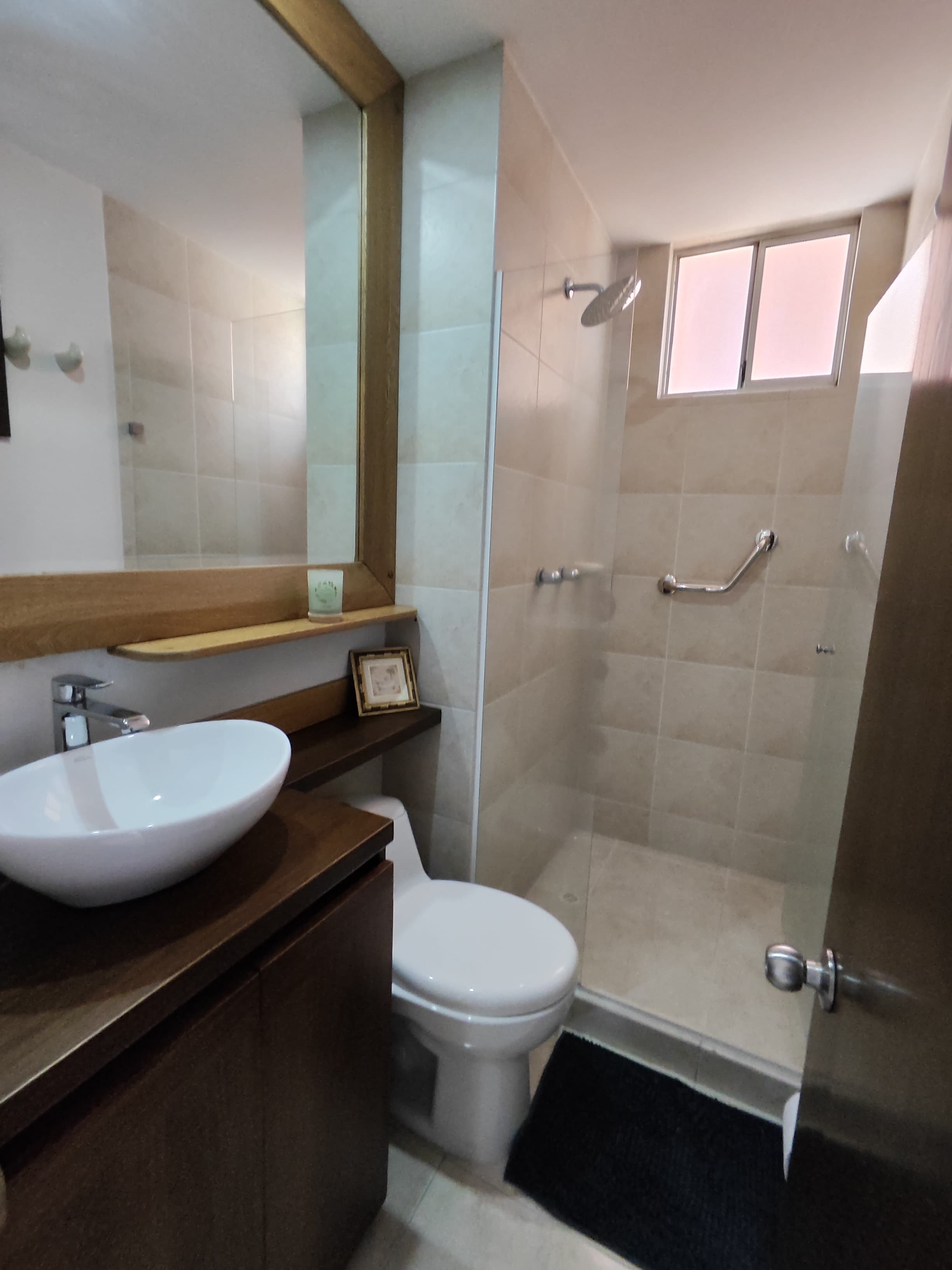 Se Arrienda Apartamento Amoblado en Castropol, Medellín