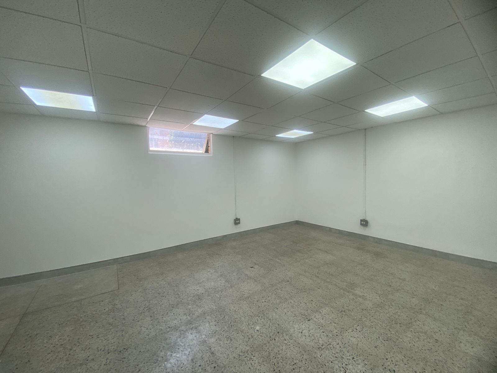 Oficina/Local para Arriendo en Avenida 80, Medellín