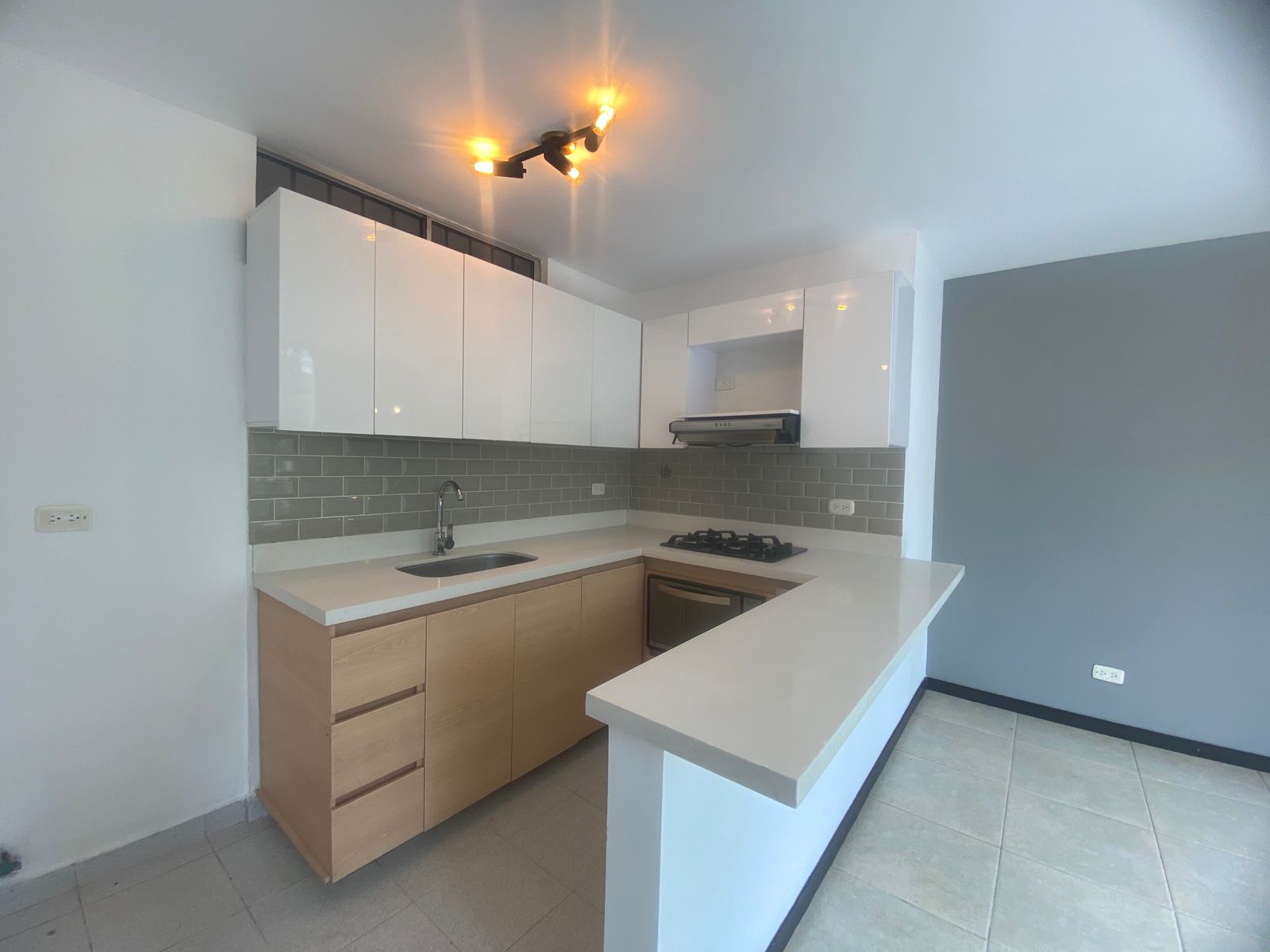 Apartamento con Excelentes Acabados para Arriendo en Poblado, Medellín