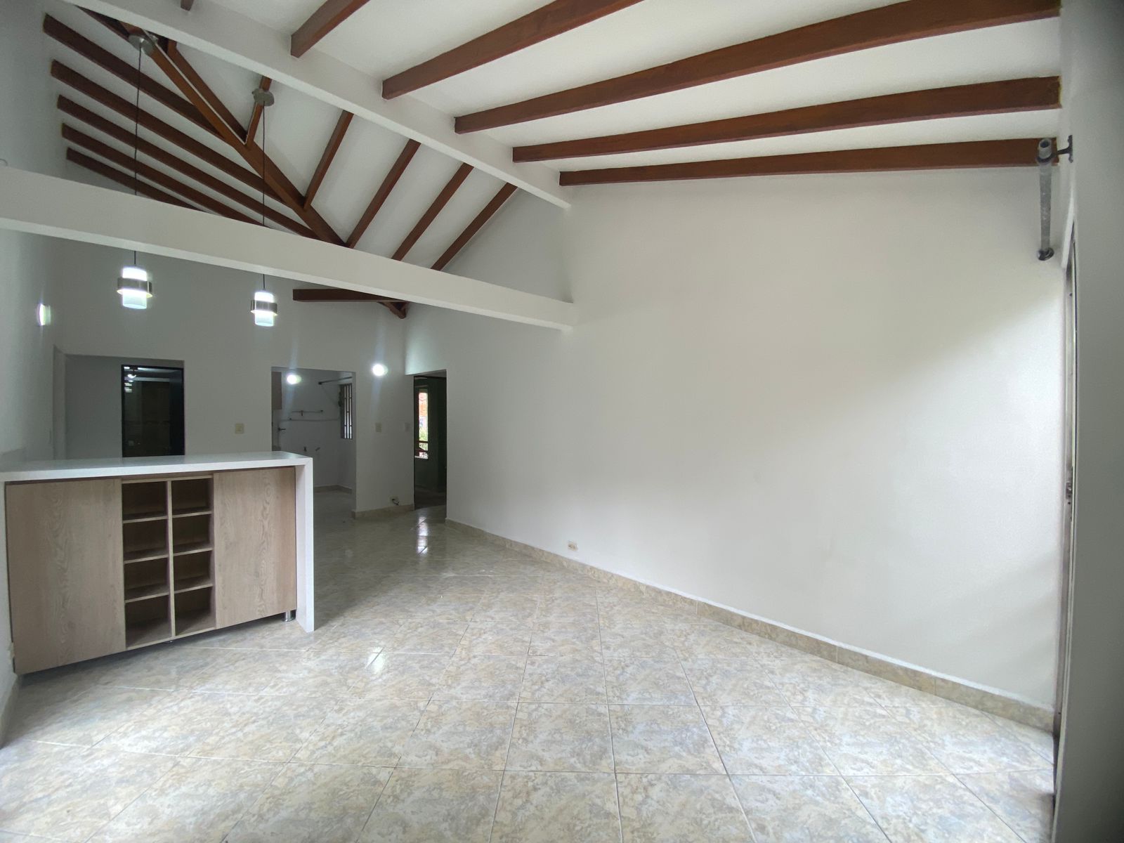 Iluminado Apartamento para Arriendo en San Javier, Medellín