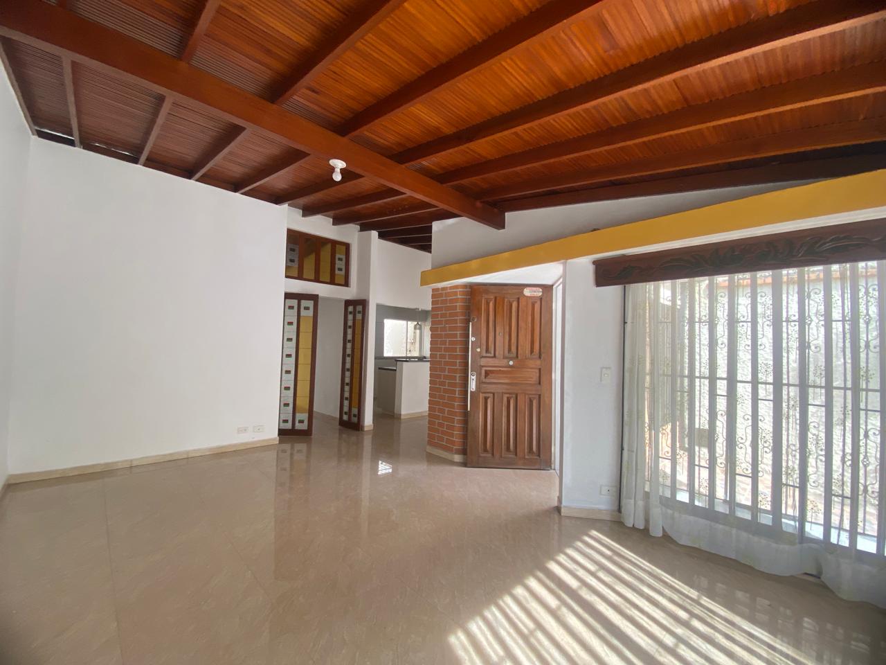 Amplia Casa para Arriendo en el Velódromo, Medellín