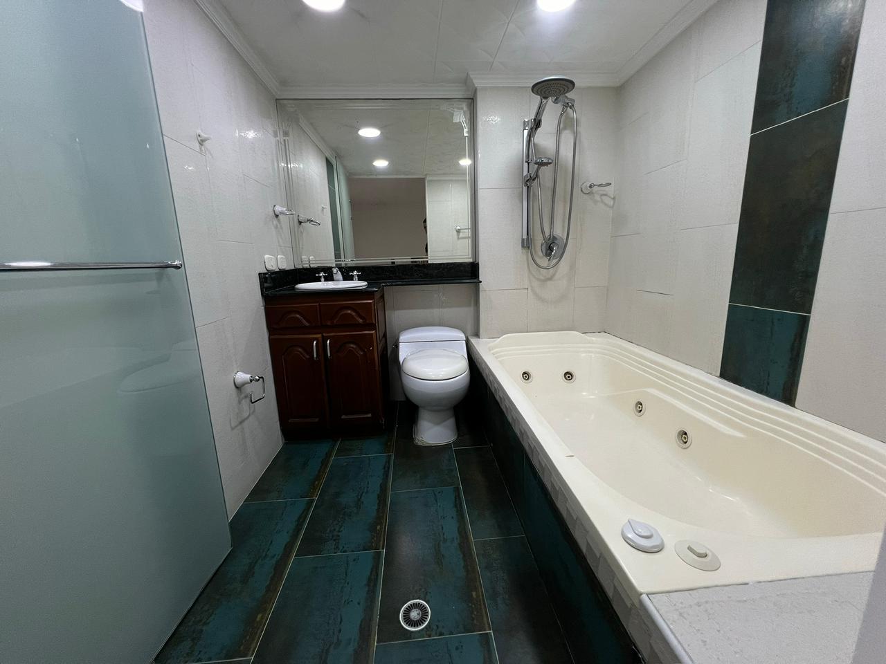 Se Vende Apartamento En Los Colores, Medellin