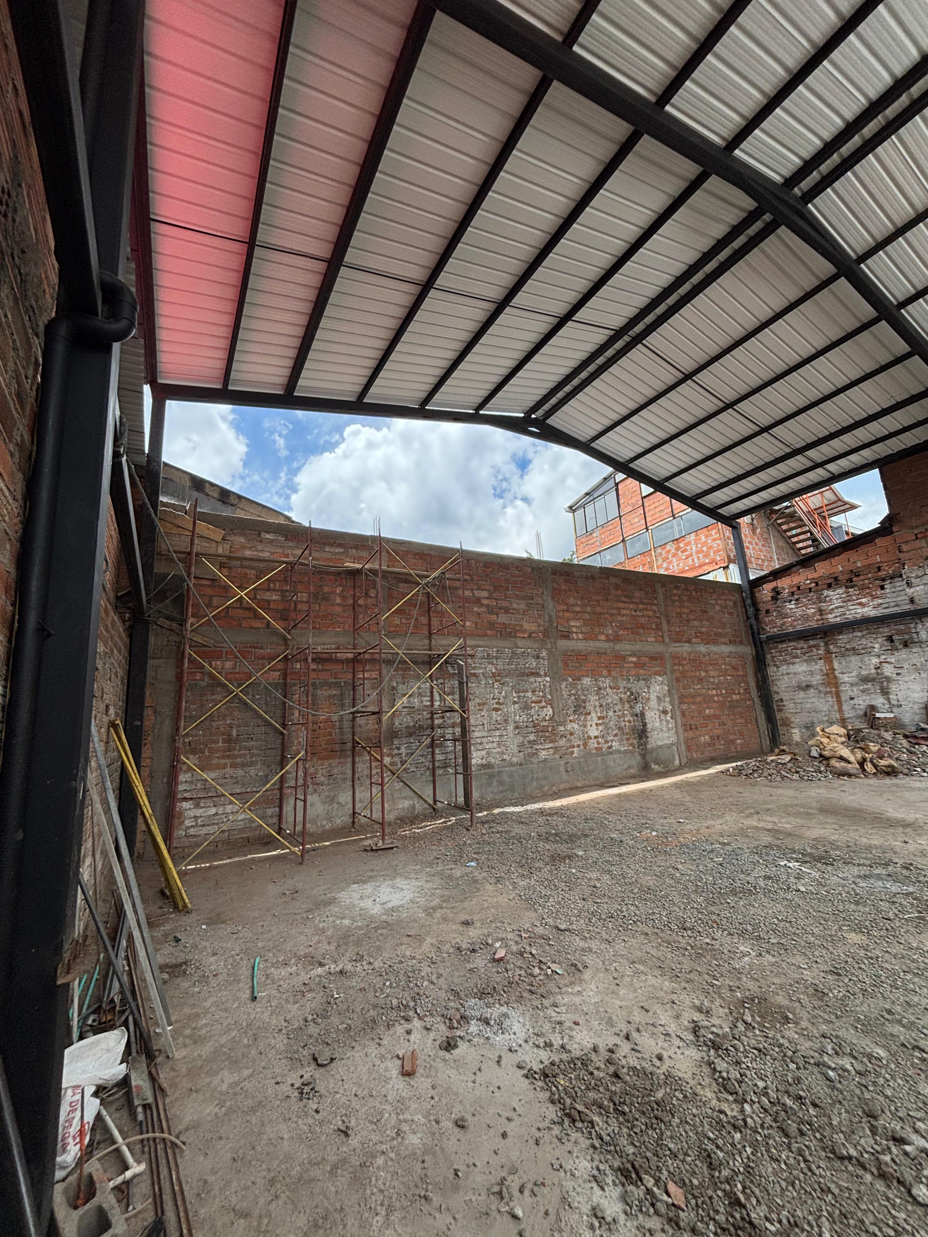 Se Arrienda Lote para Parqueadero, Nuevo Naranjal, Medellín