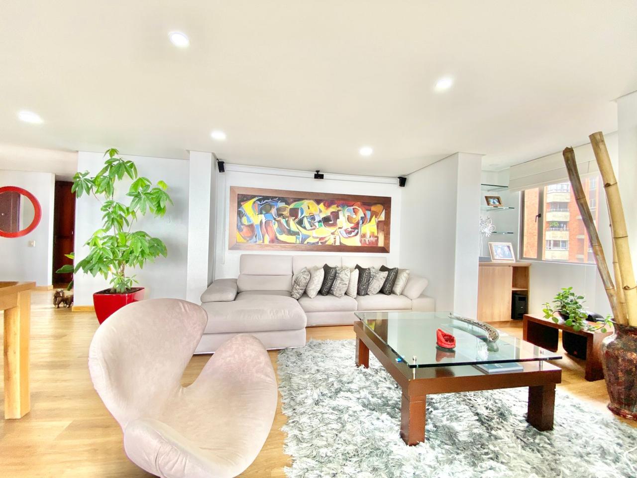 Se Arrienda Apartamento En El Poblado, Medellín