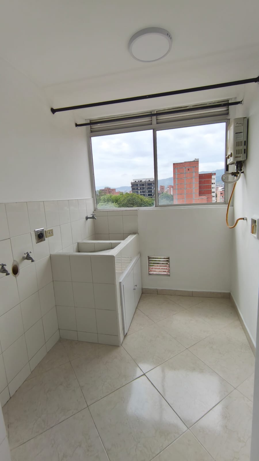 Se Arrienda Apartamento en los Colores, Medellín