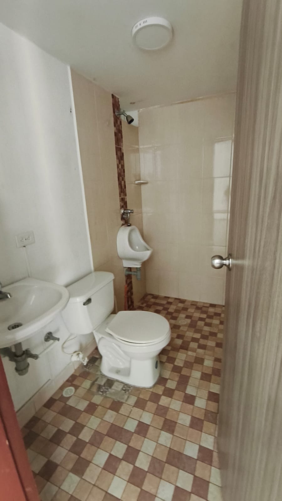 Se Arrienda Local Comercial en Bello, Antioquia