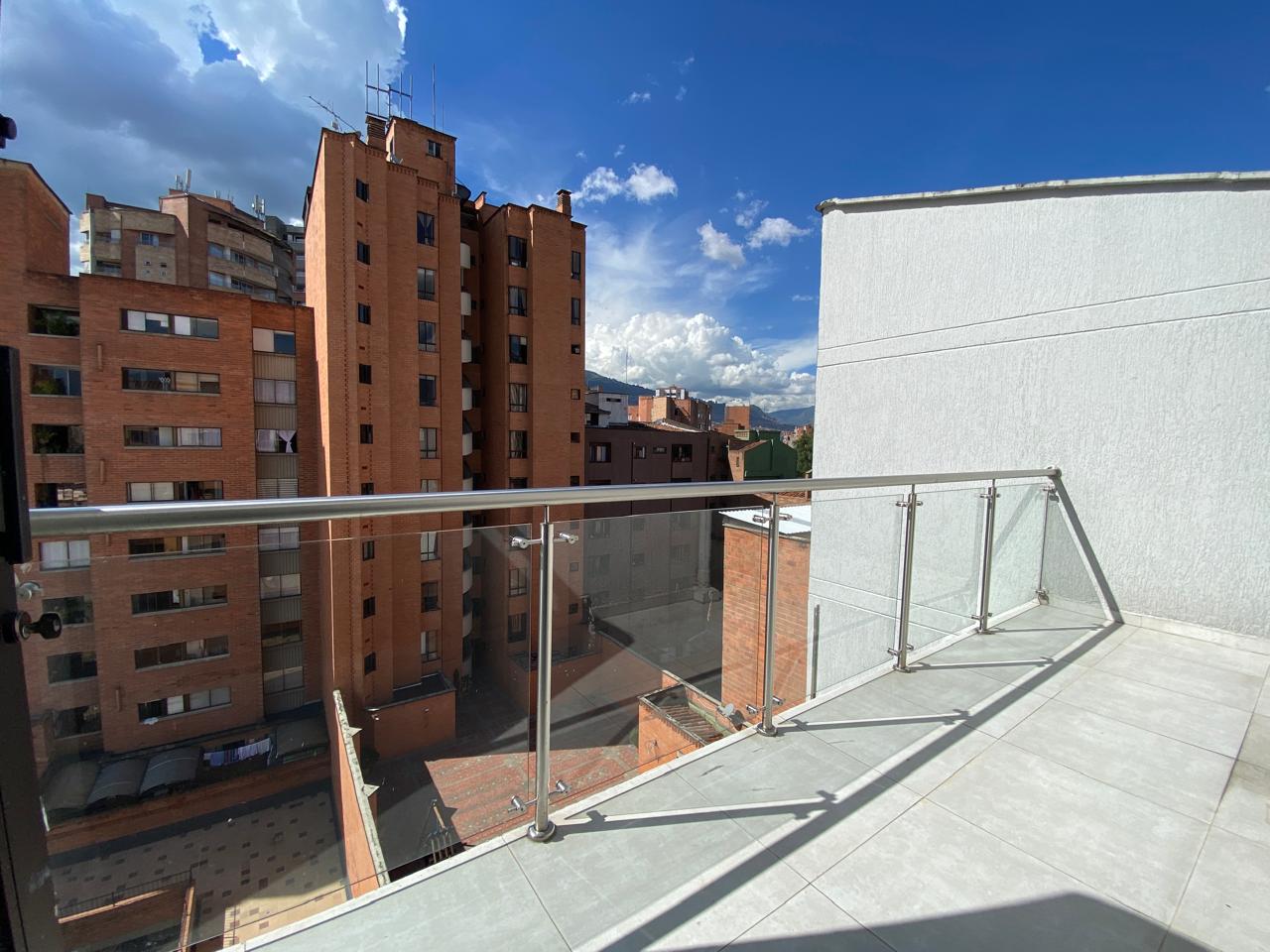 Penthouse Moderno para Arriendo en Laureles, Medellín