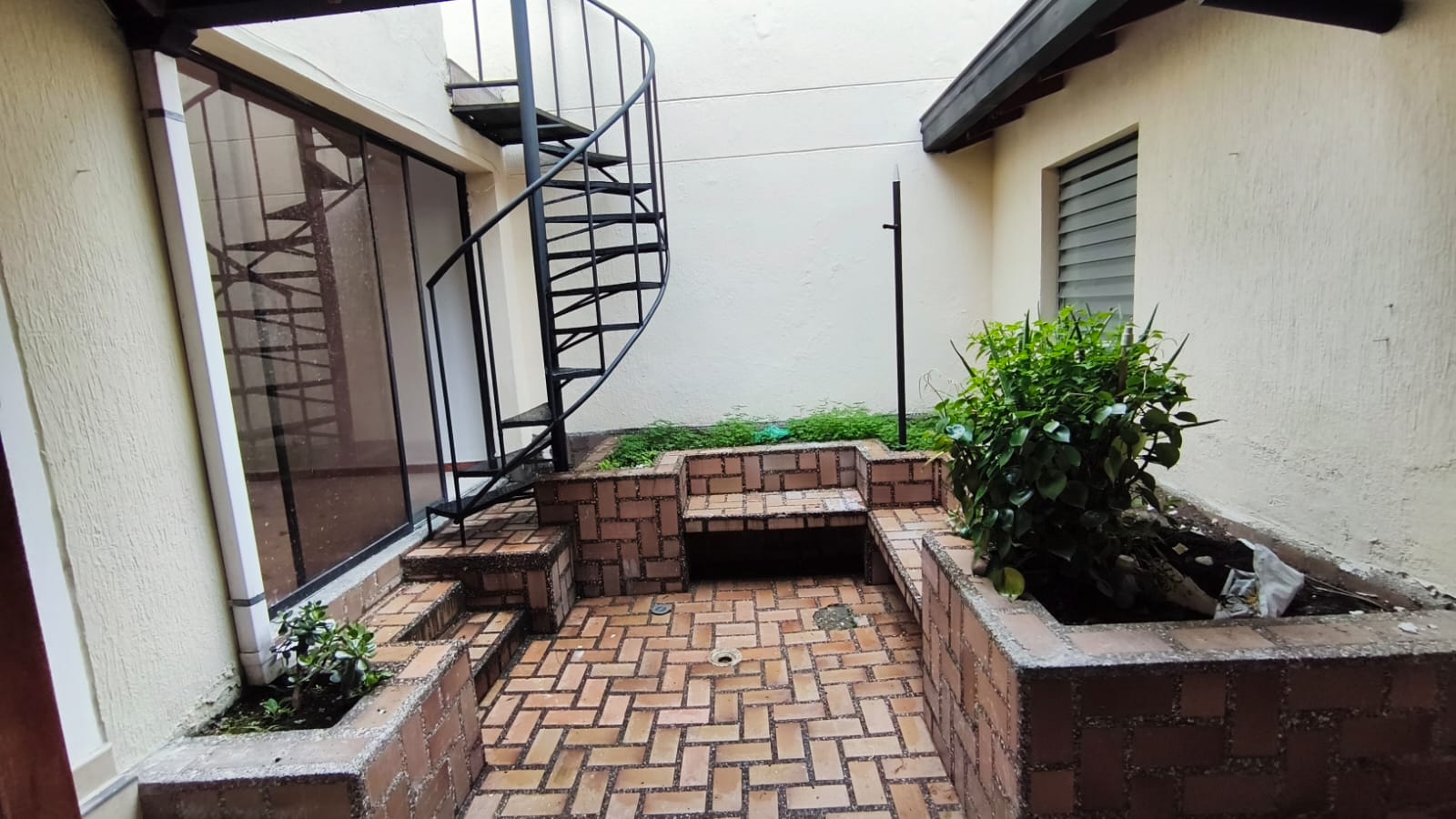 Se Arrienda Casa Comercial En El Velodromo; Medellin