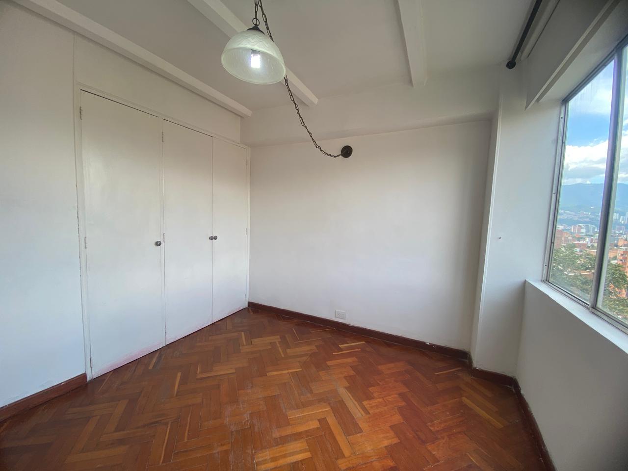 Iluminado Apartamento para Arriendo en Calasanz, Medellín
