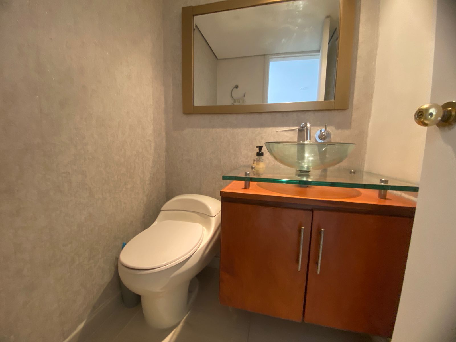 Se Arrienda Apartamento Amplio en Laureles Medellín