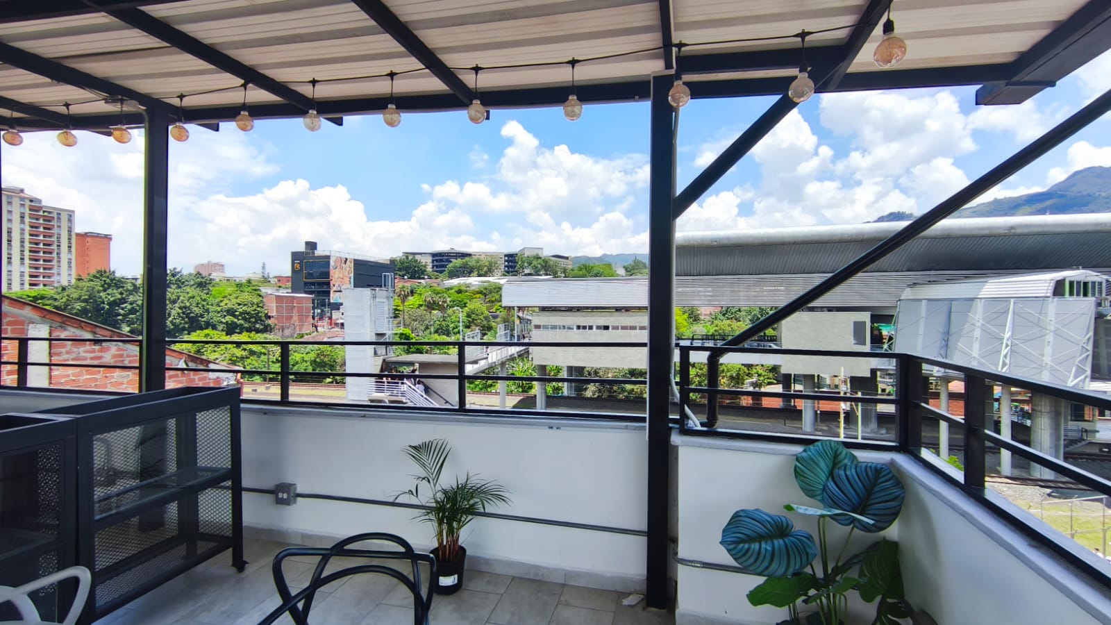 Se Arrienda Terraza Comercial Semi-Amoblada, en San Javier, Medellín