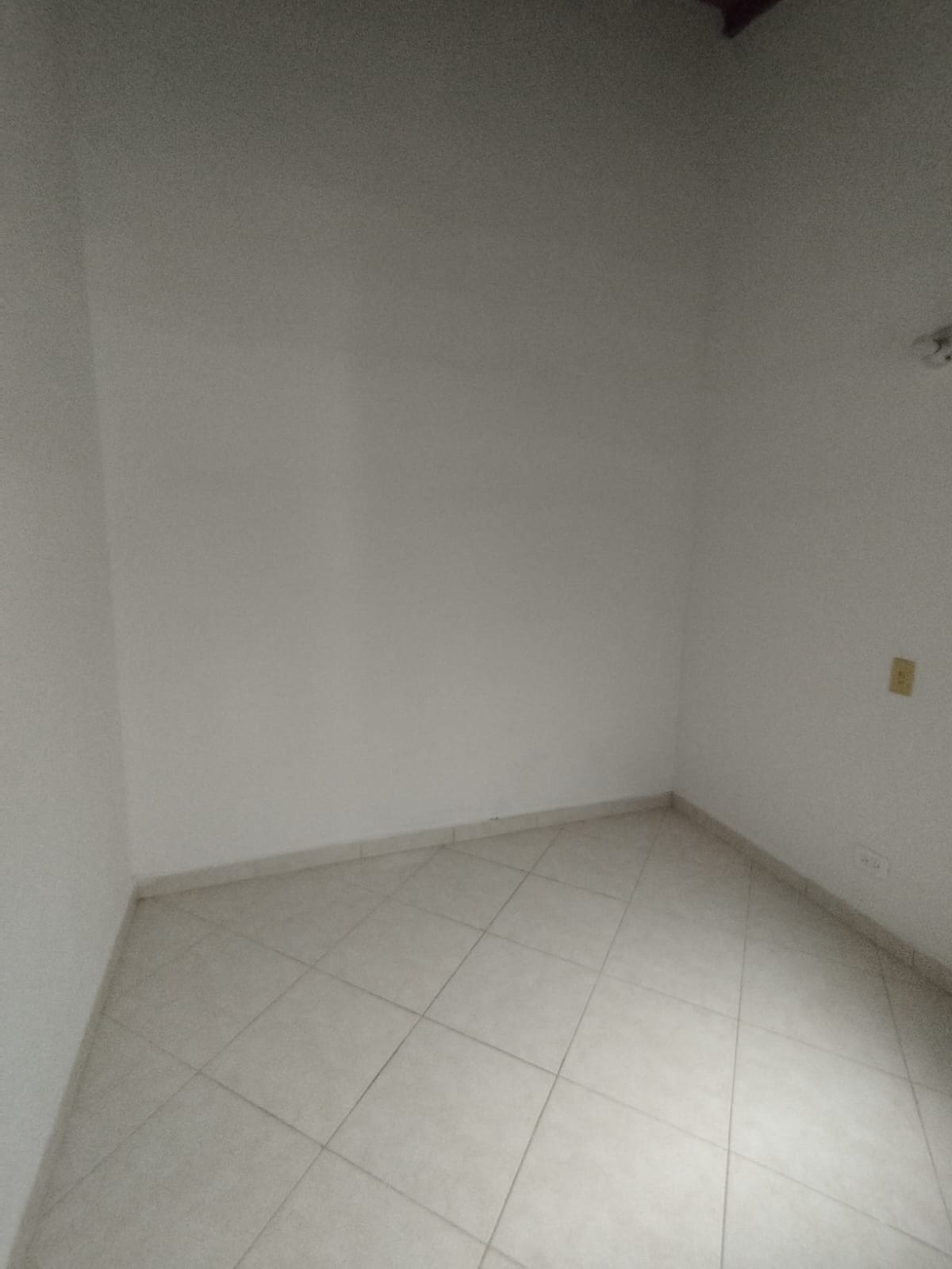 Se Arrienda Casa Unifamiliar en Robledo Santa Maria, Medellín