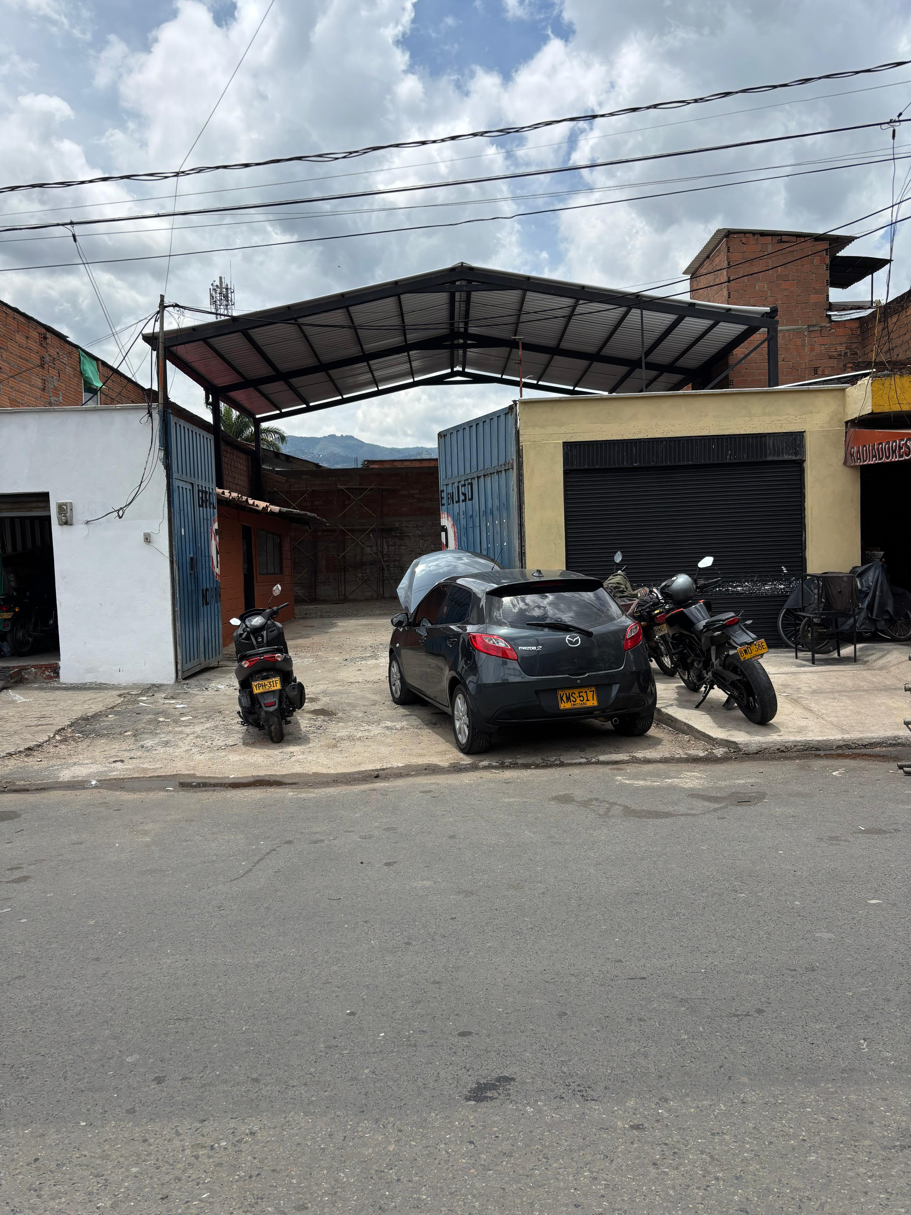 Se Arrienda Lote para Parqueadero, Nuevo Naranjal, Medellín
