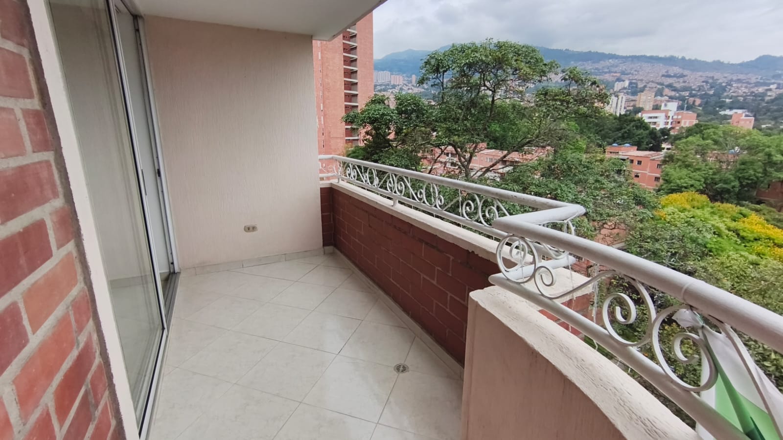 Se Arrienda Apartamento en los Colores, Medellín