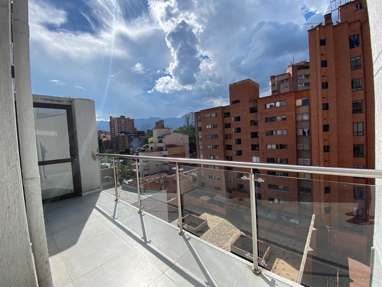 Penthouse Moderno para Arriendo en Laureles, Medellín