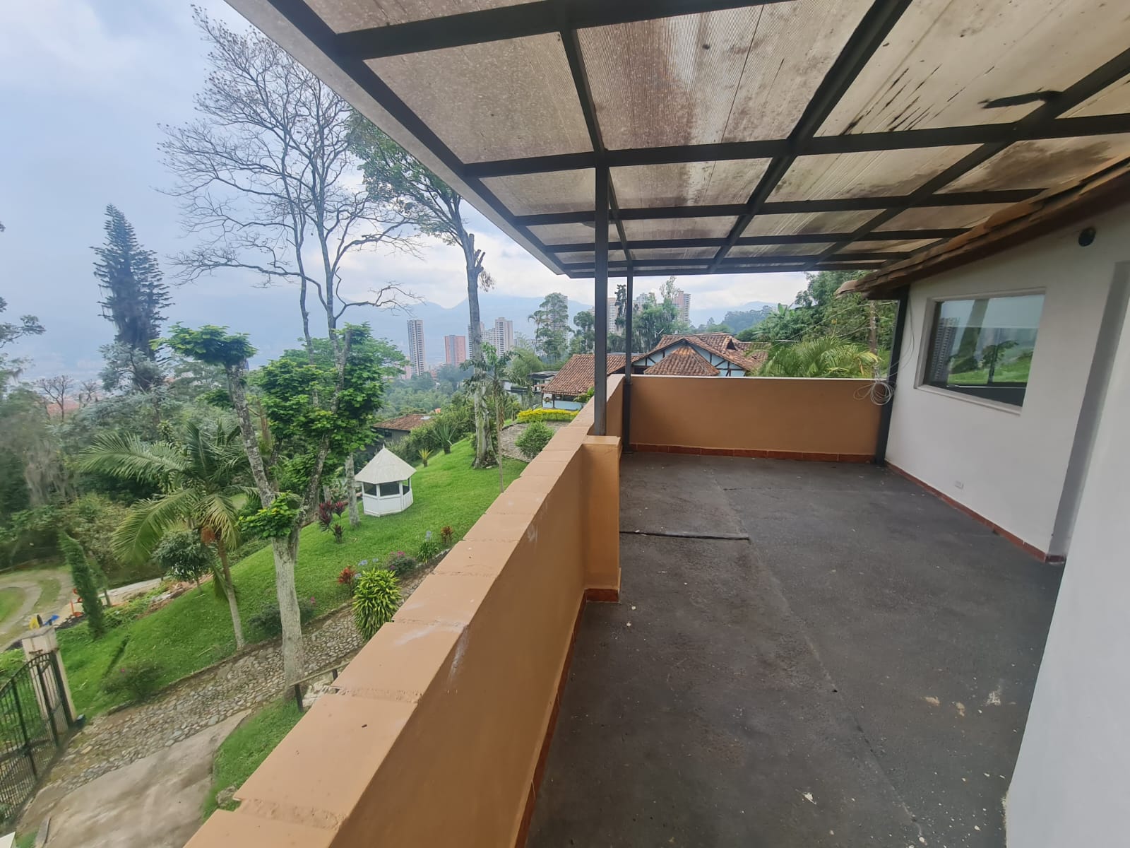 Se Arrienda Casa Campestre en el Poblado, Medellín