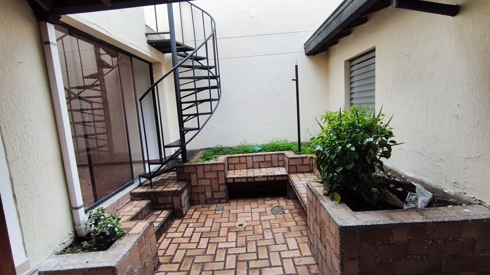 Se Arrienda Casa Comercial En El Velodromo; Medellin