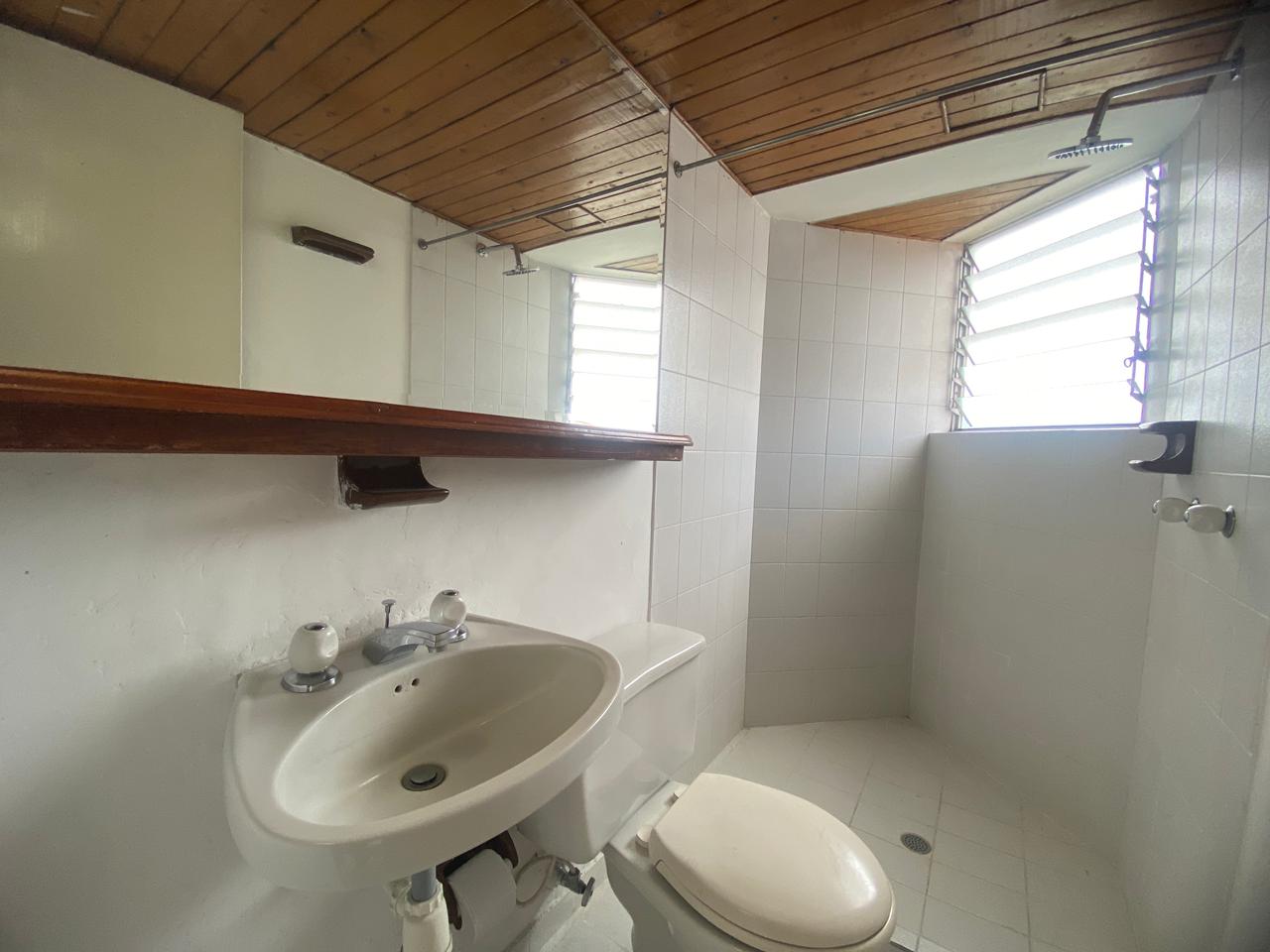 Iluminado Apartamento para Arriendo en Calasanz, Medellín