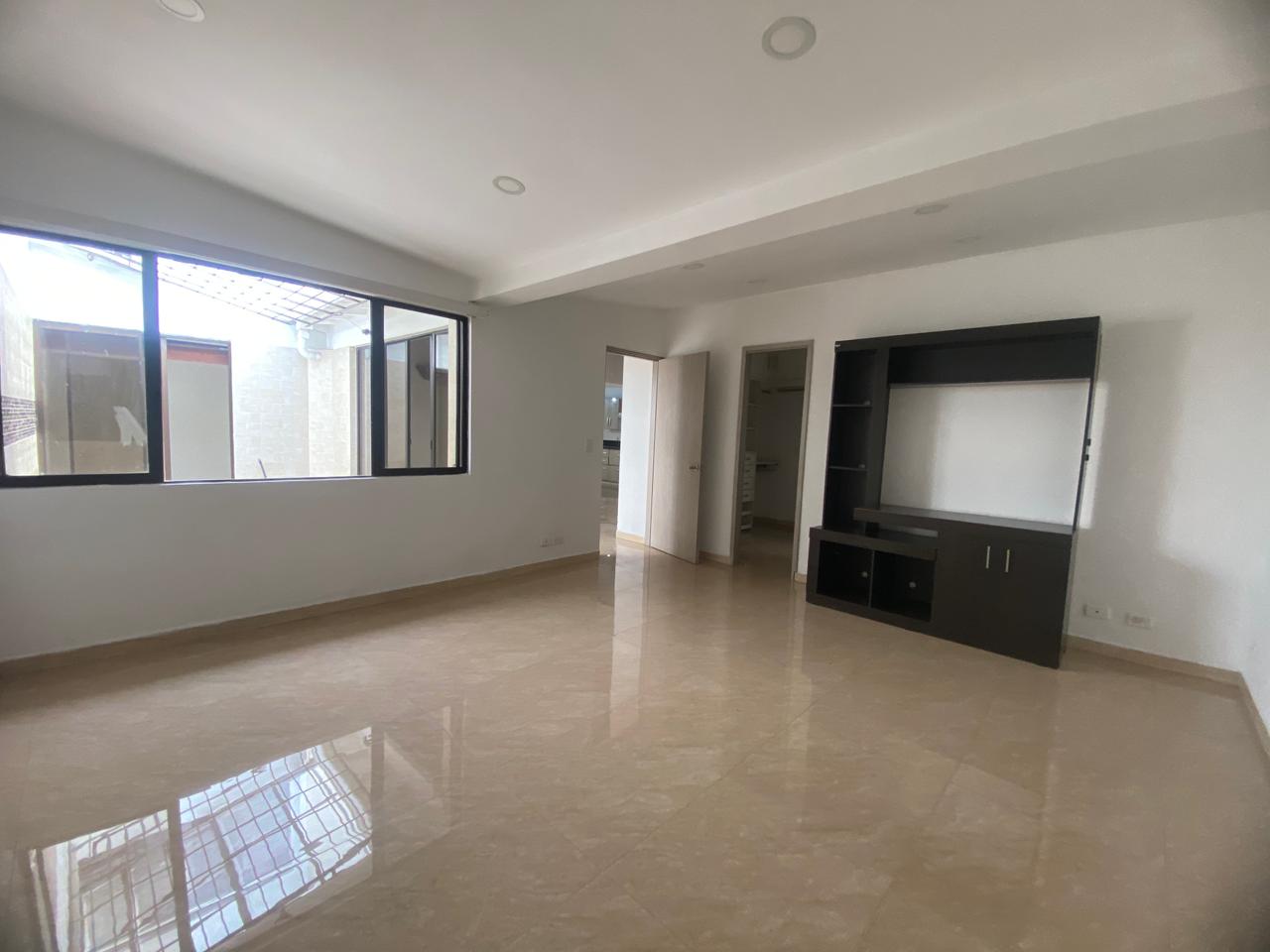 Amplia Casa para Arriendo en el Velódromo, Medellín