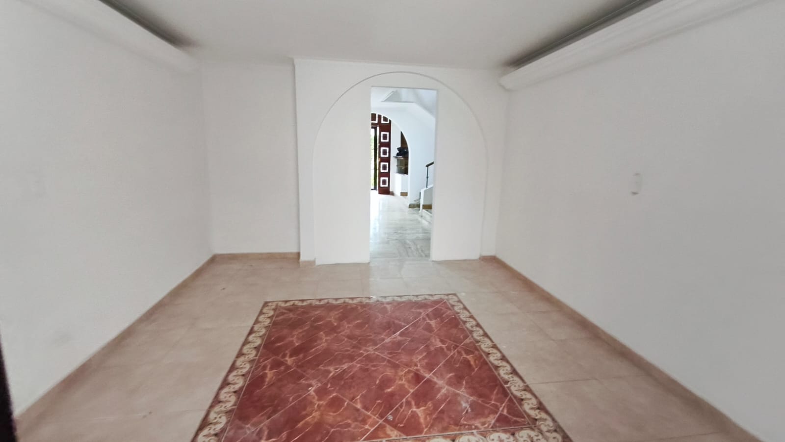 Se Arrienda Casa Comercial En El Velodromo; Medellin