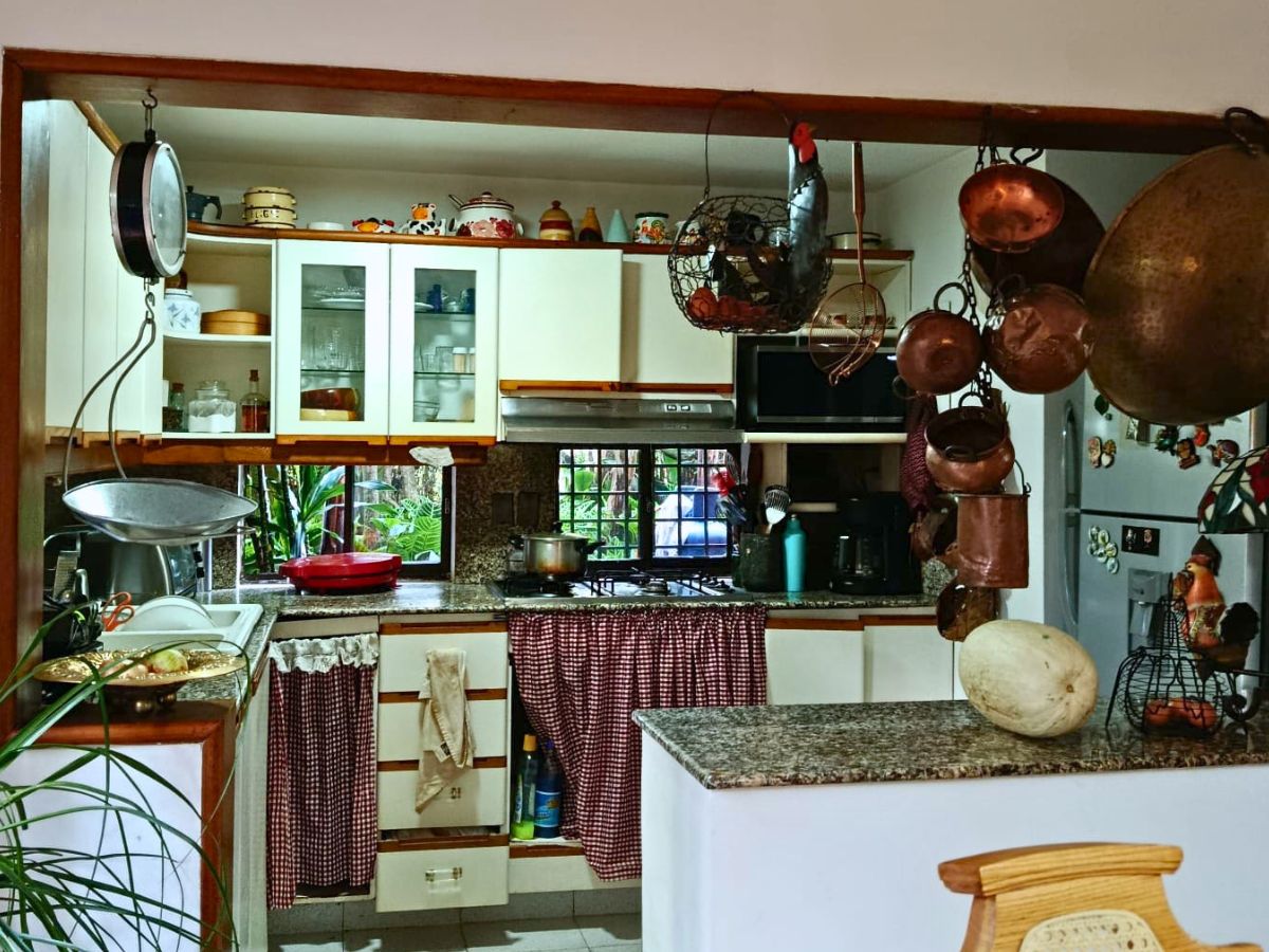 Casa en Venta en Loma de Las Brujas, Envigado – Ubicación Privilegiada