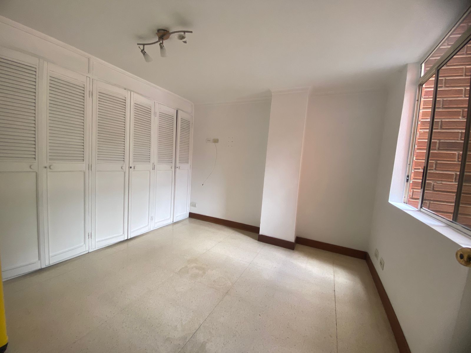 Se Arrienda Apartamento Amplio en Laureles Medellín