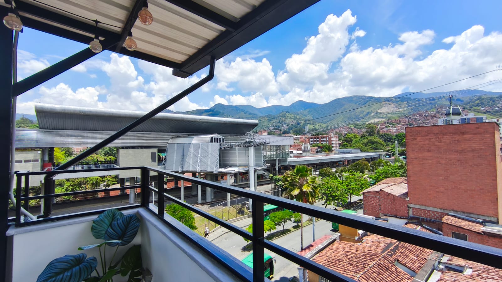 Se Arrienda Terraza Comercial Semi-Amoblada, en San Javier, Medellín