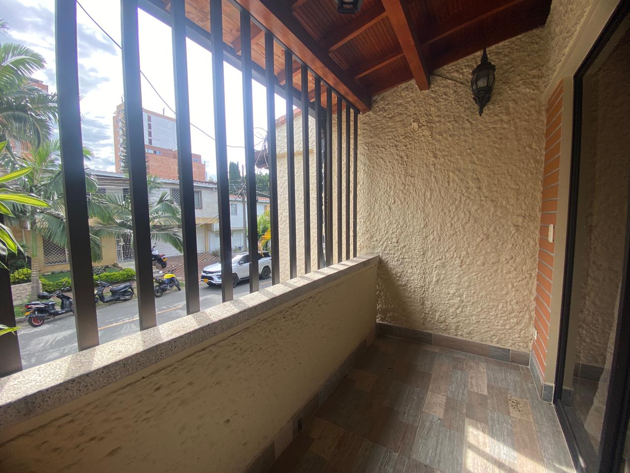 Amplia Casa para Arriendo en el Velódromo, Medellín