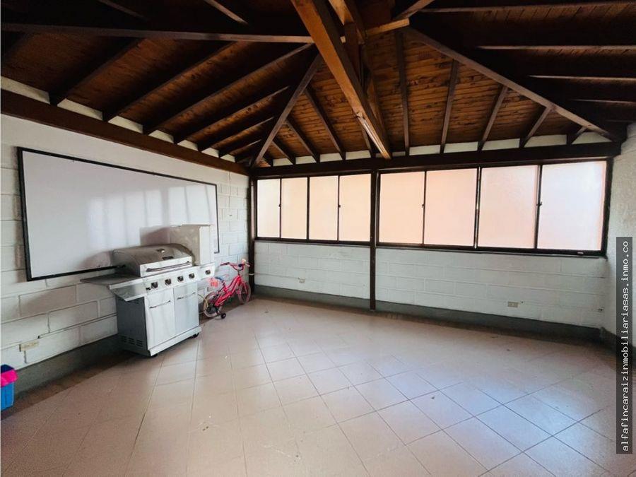 Se Vende Edificio De Cuatro Niveles En Laureles, Medellín