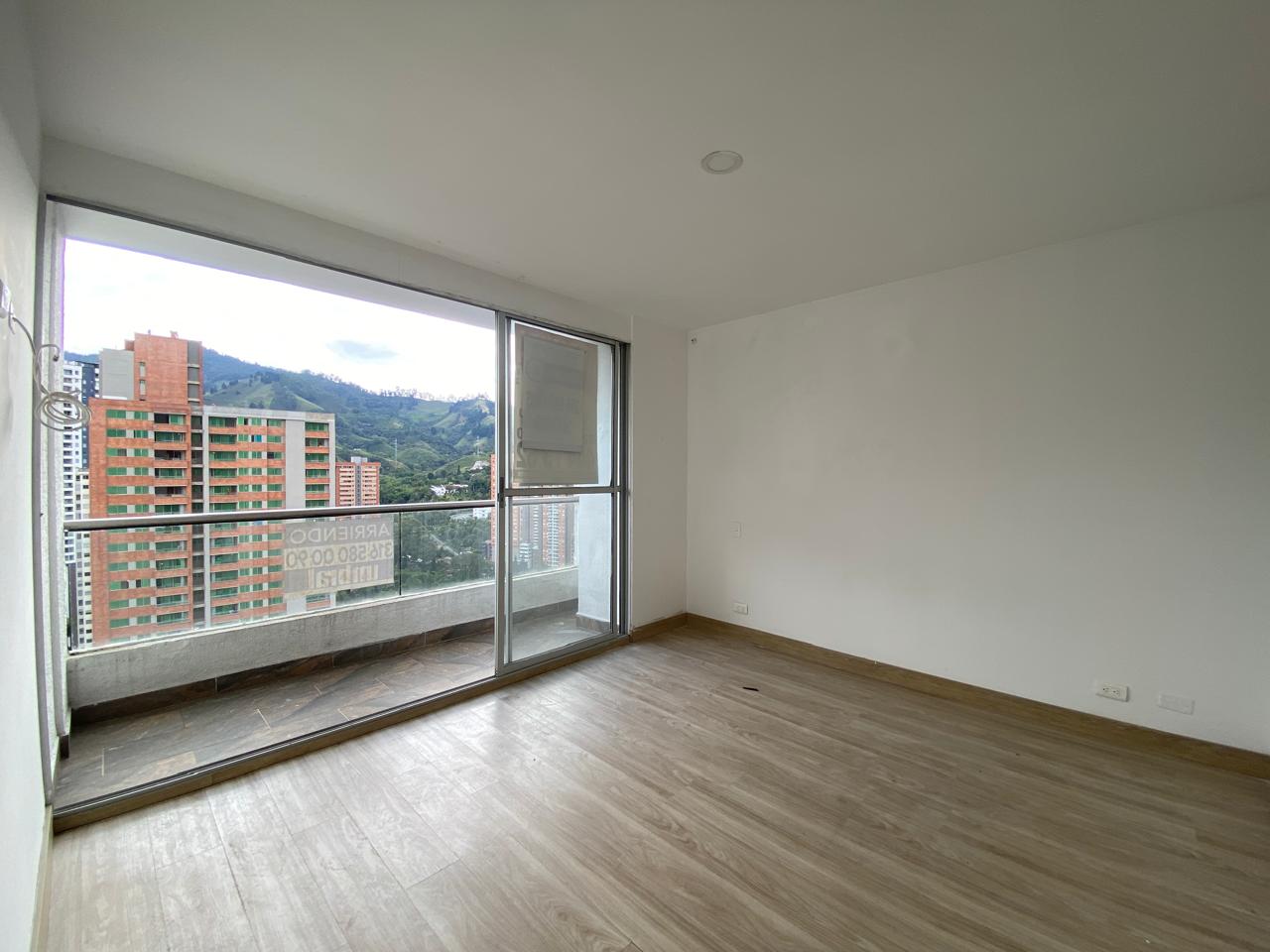 Amplio Apartamento para Arriendo en Sabaneta, Medellín