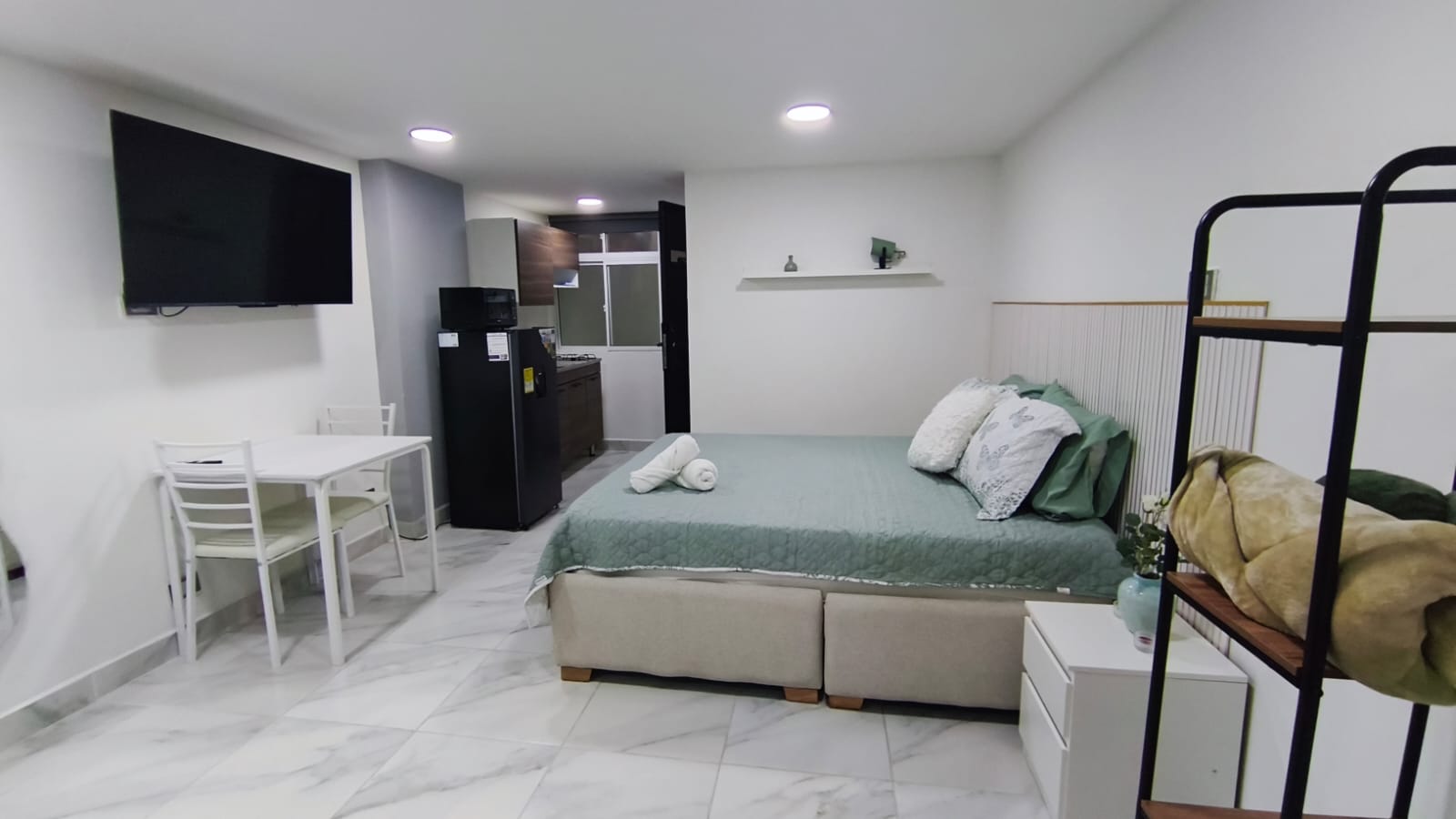 Se Arrienda Apartaestudio Amoblado, en San Javier, Medellín