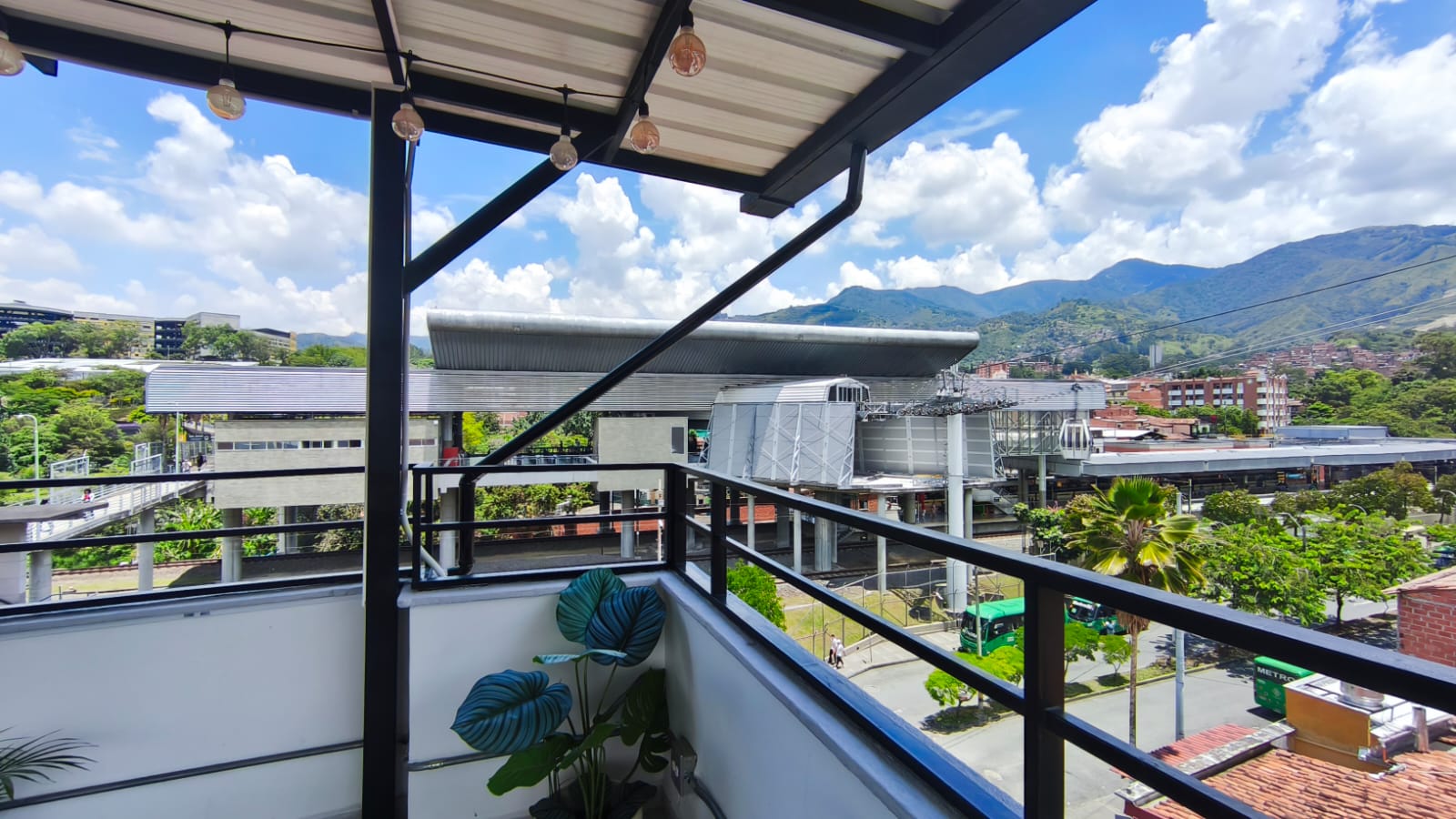 Se Arrienda Terraza Comercial Semi-Amoblada, en San Javier, Medellín