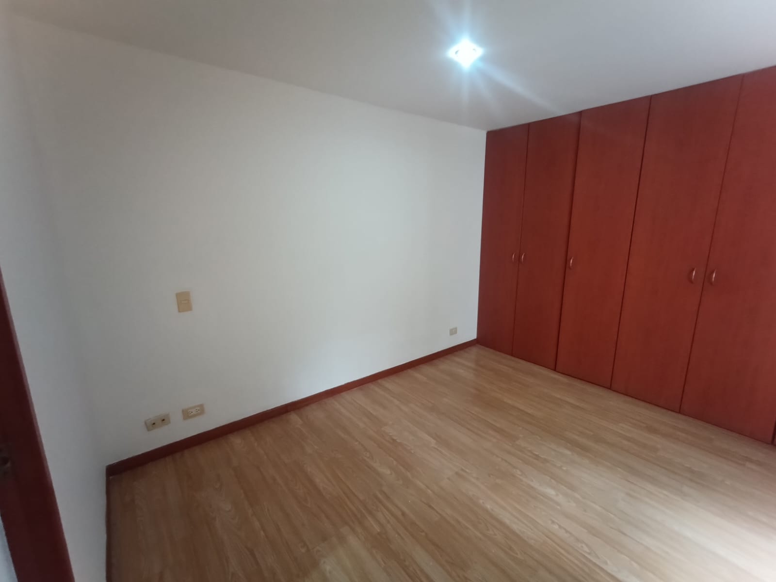 Se Arrienda Apartamento en la Loma de los Bernal, Medelín