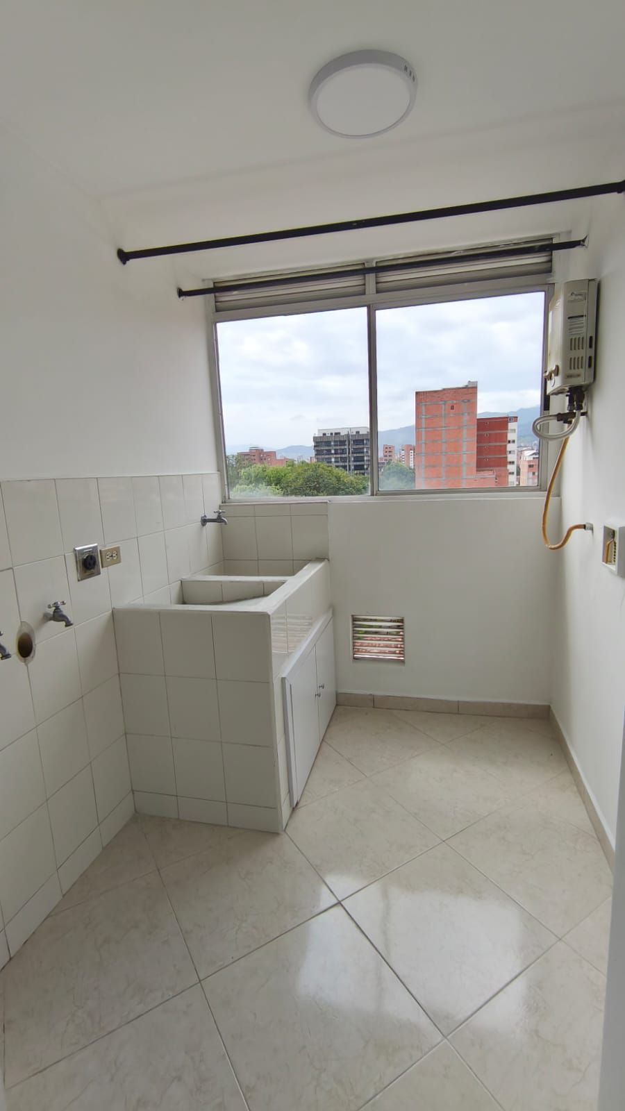 Se Arrienda Apartamento en los Colores, Medellín