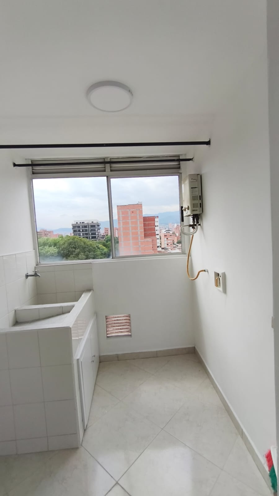 Se Arrienda Apartamento en los Colores, Medellín