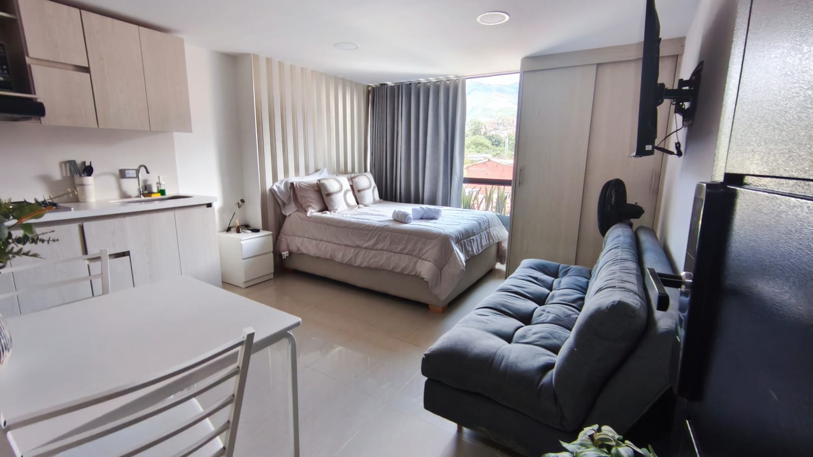 Se Arrienda Apartaestudio Amoblado, en San Javier, Medellín