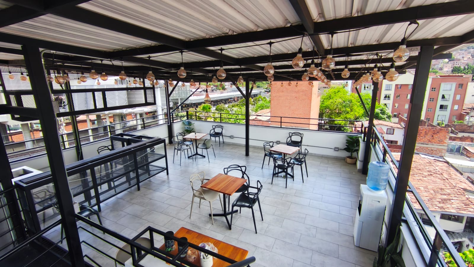 Se Arrienda Terraza Comercial Semi-Amoblada, en San Javier, Medellín
