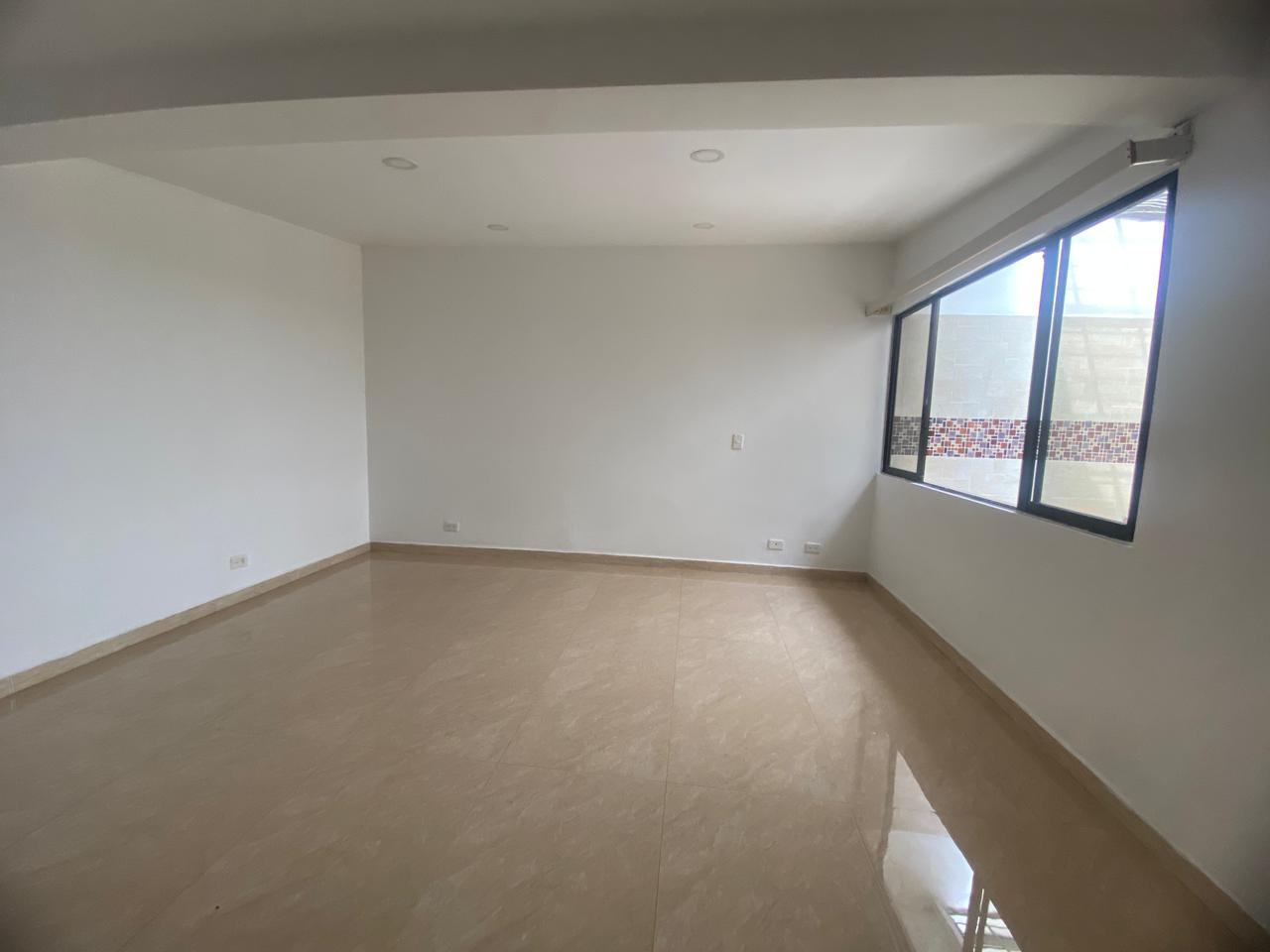 Amplia Casa para Arriendo en el Velódromo, Medellín