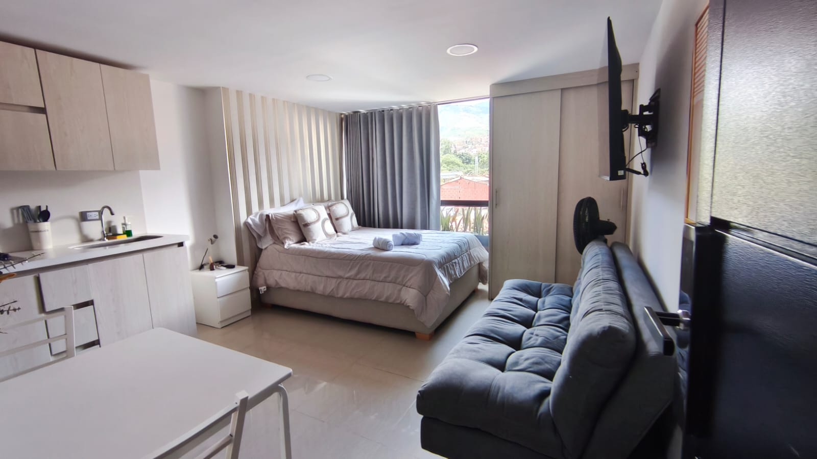 Se Arrienda Apartaestudio Amoblado, en San Javier, Medellín