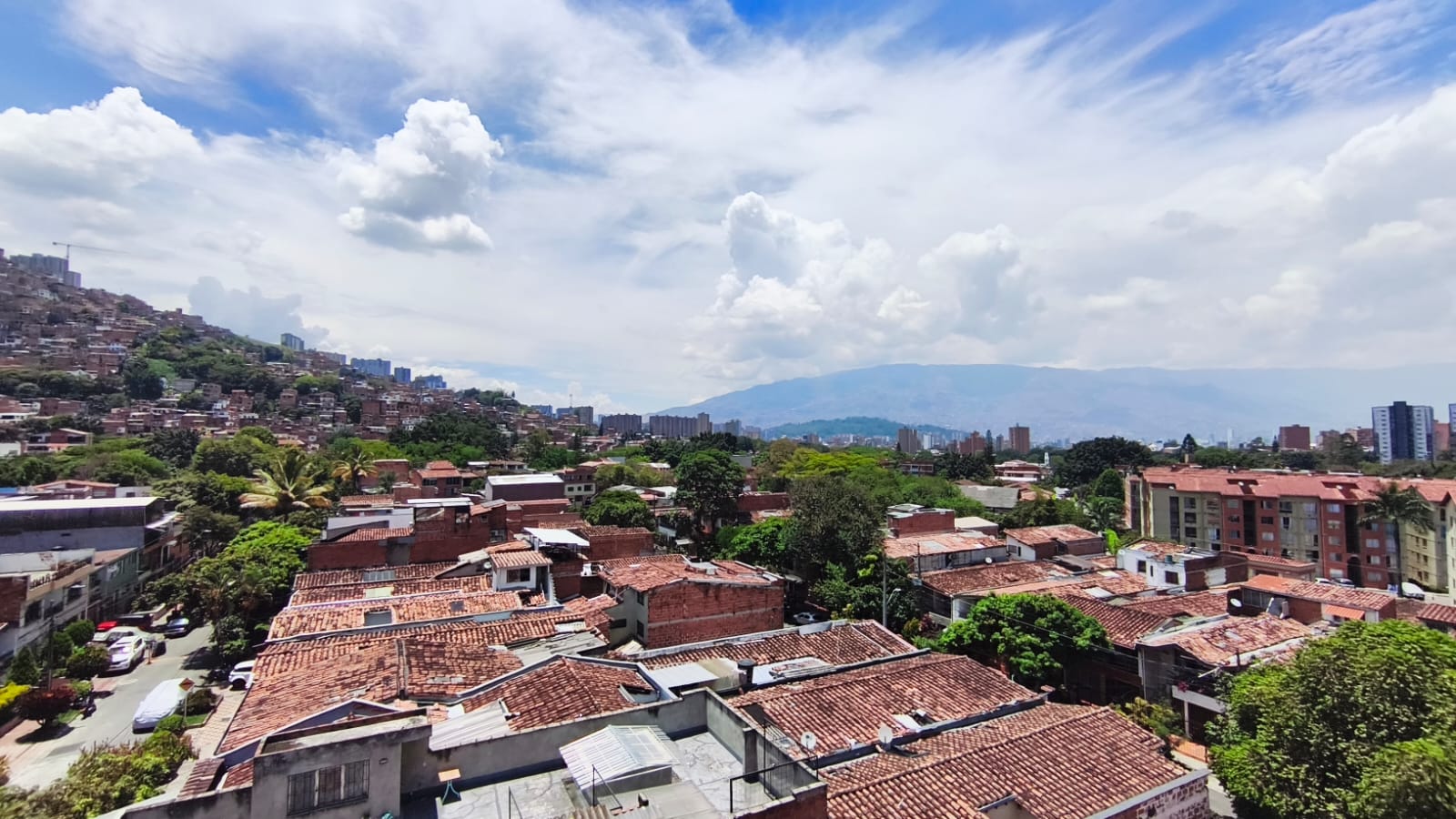 Se Arrienda Terraza Comercial Semi-Amoblada, en San Javier, Medellín