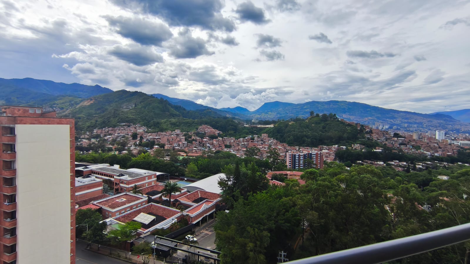 ARRIENDO DE APARTAMENTO EN LOMA DEL LOS BERNAL, MEDELLIN