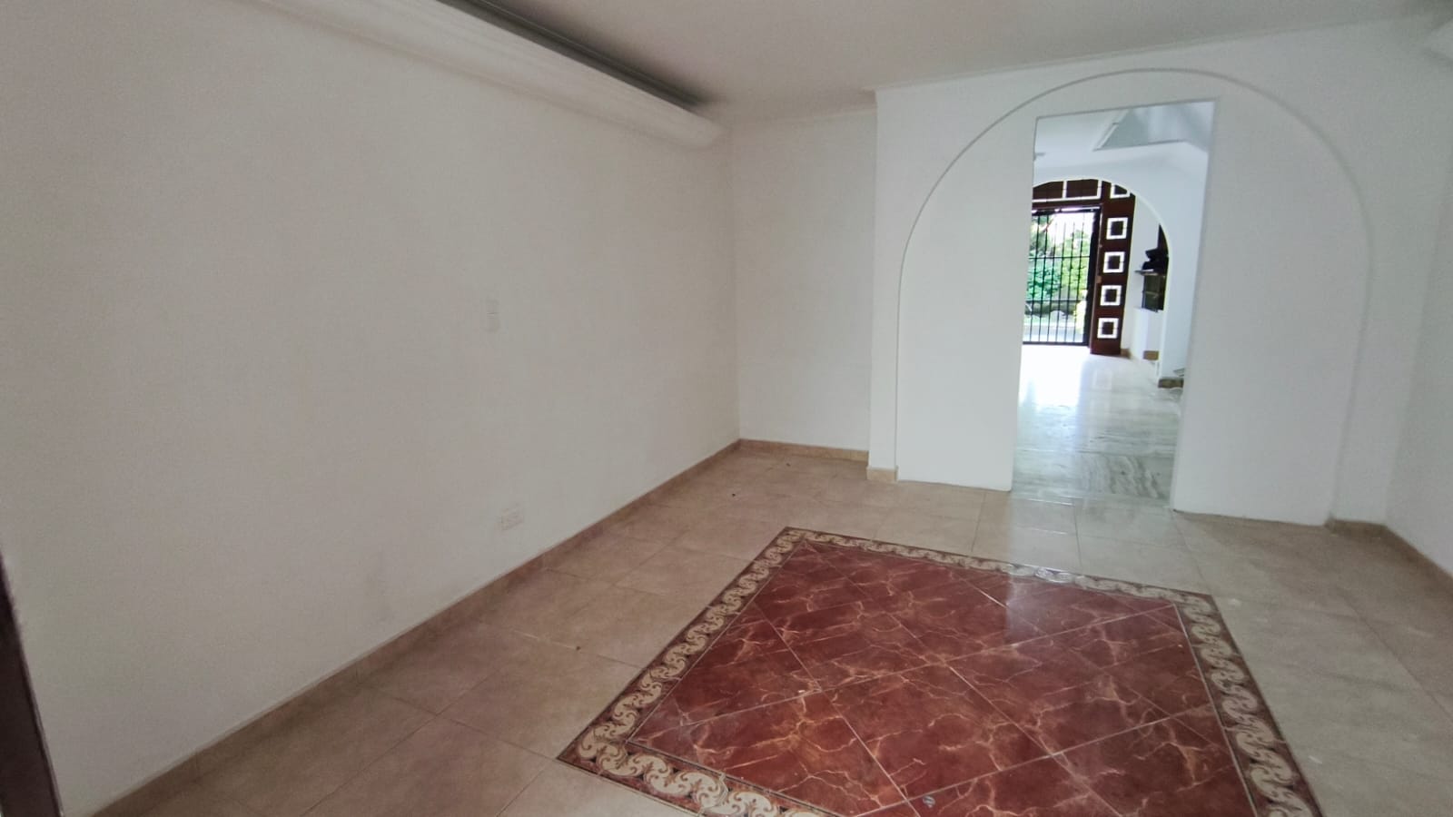 Se Arrienda Casa Comercial En El Velodromo; Medellin