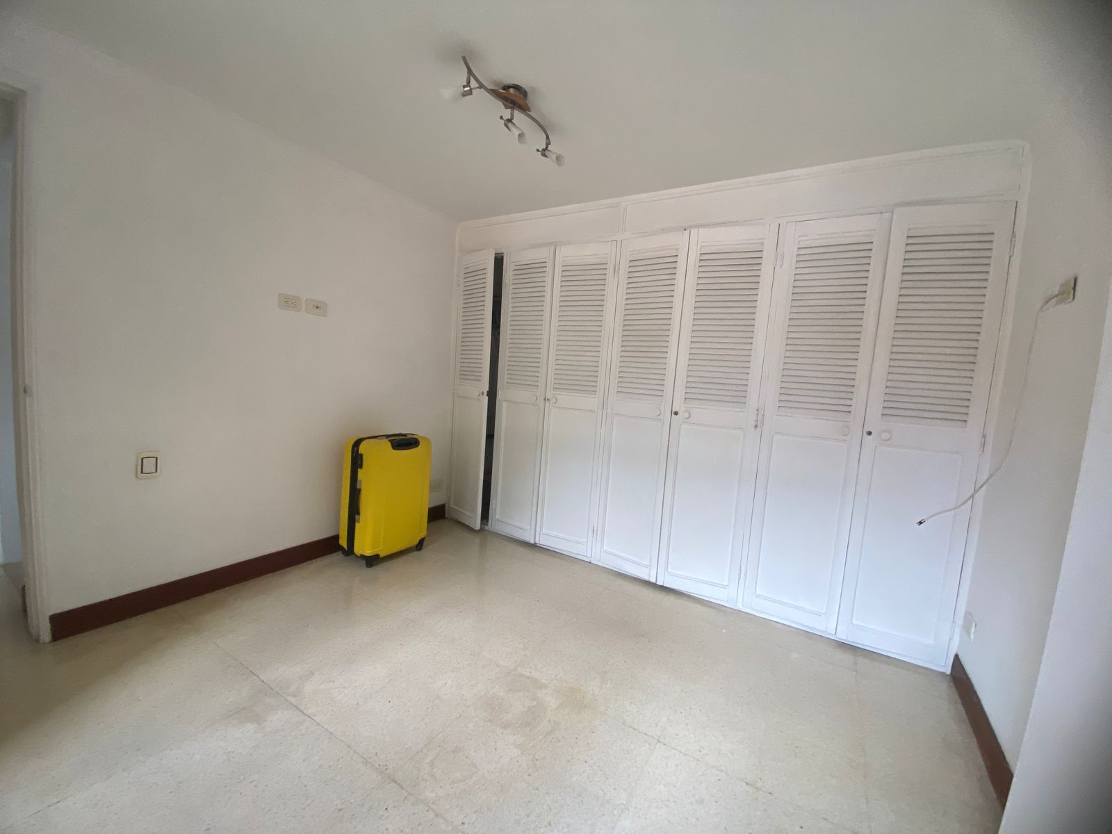 Se Arrienda Apartamento Amplio en Laureles Medellín