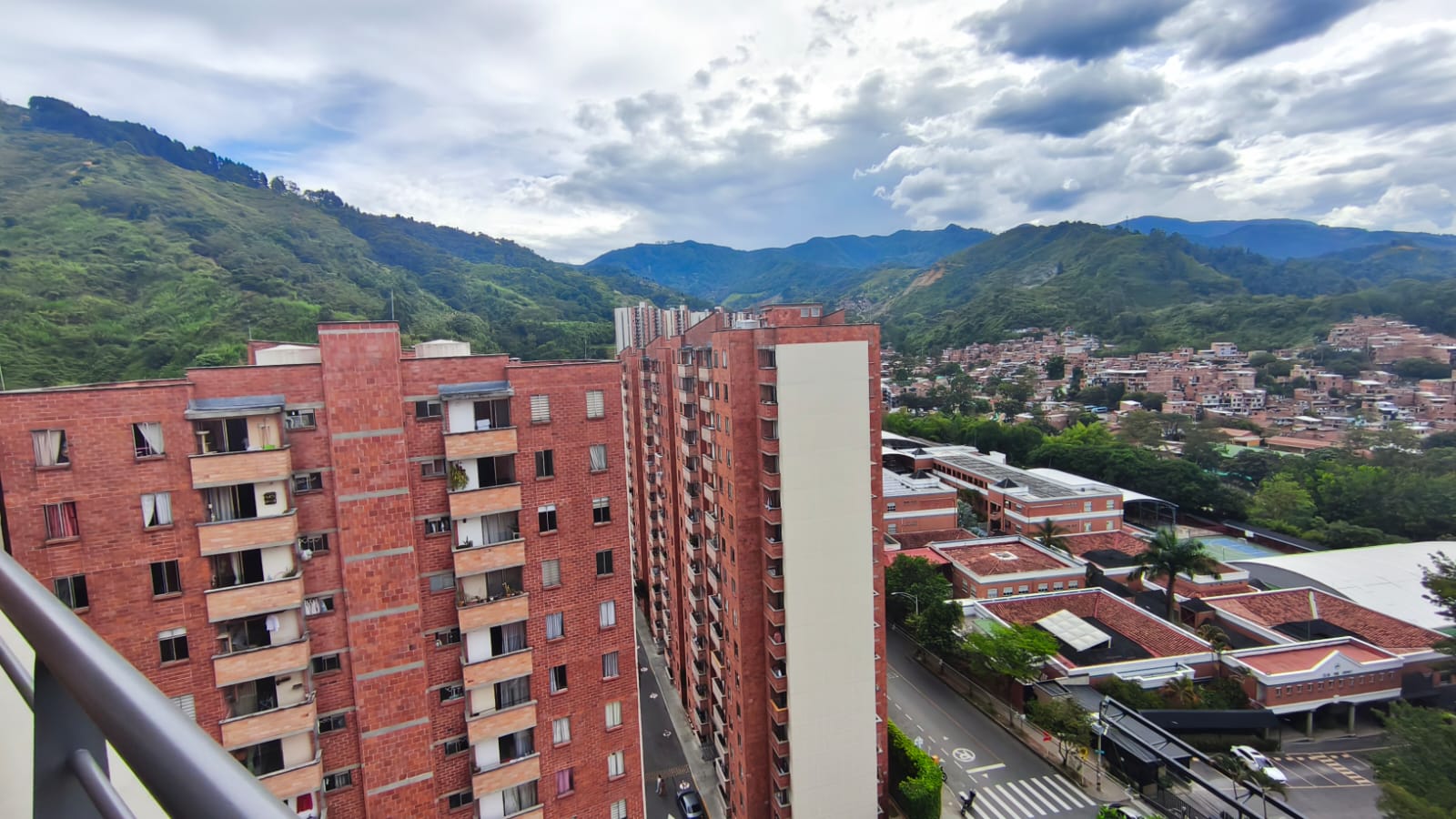 ARRIENDO DE APARTAMENTO EN LOMA DEL LOS BERNAL, MEDELLIN