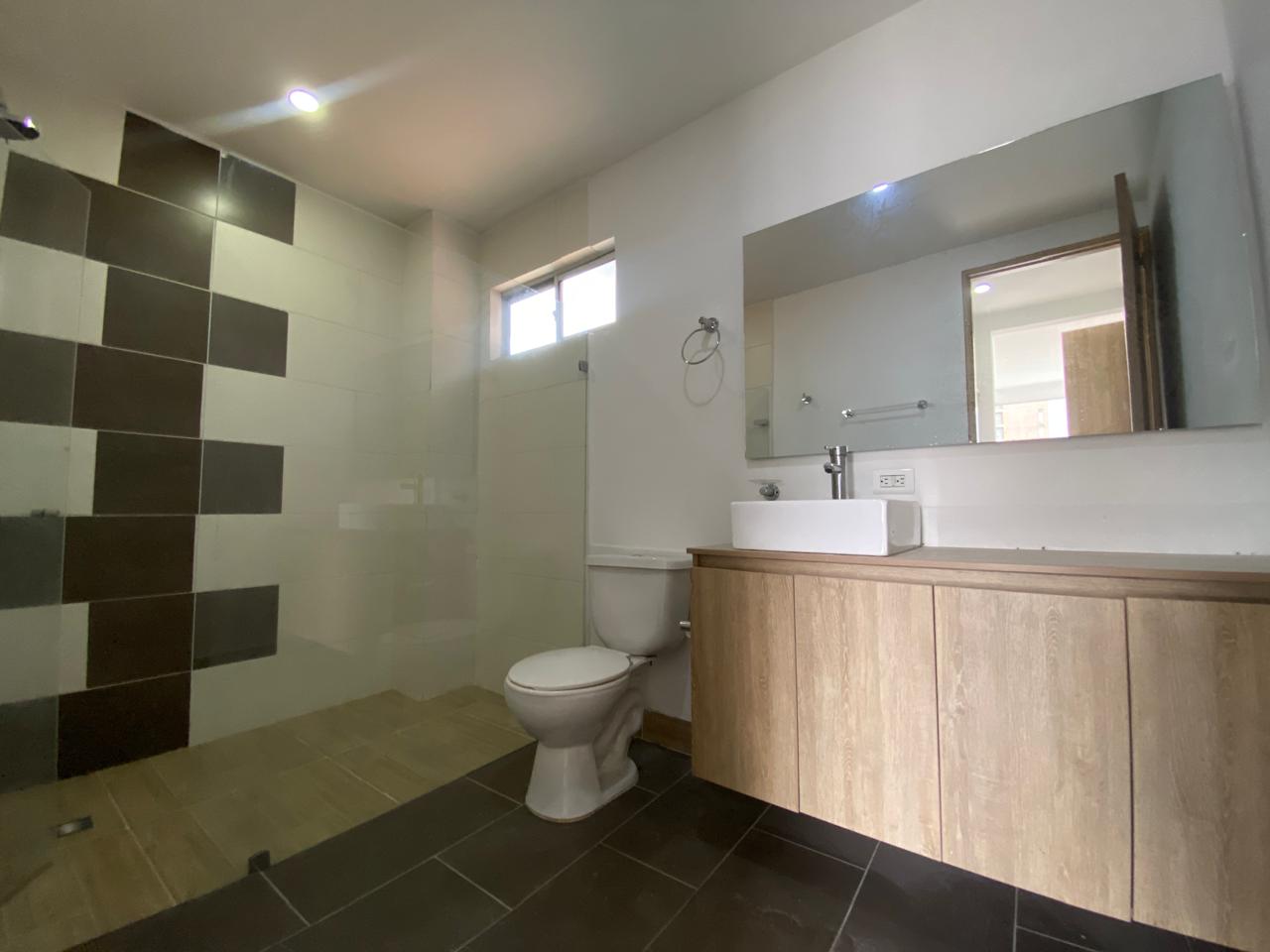 Amplio Apartamento para Arriendo en Sabaneta, Medellín