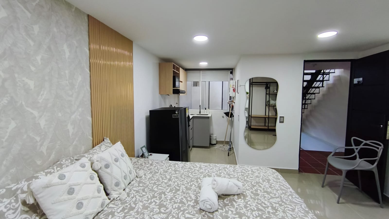Se Arrienda Apartaestudio Amoblado, en San Javier, Medellín